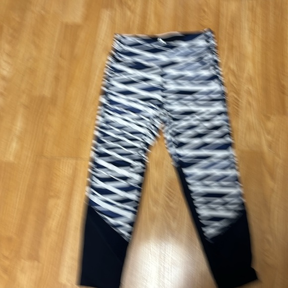 Athletic collection Size S With cool Navy and white design - Picture 4 of 9